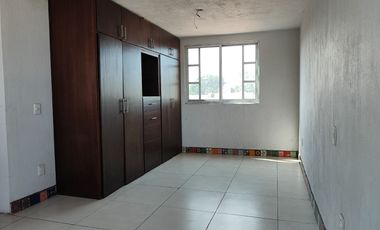 Edificio de tres pisos en venta con dos locales comerciales y un departamento en lateral Juan Gil Preciado Nuevo México Zapopan