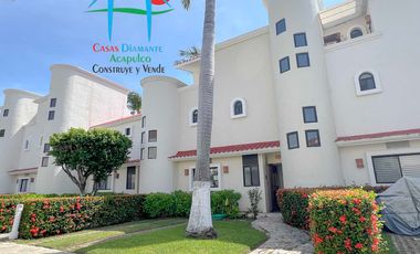 Casa con vista al campo de golf y terraza con jacuzzi