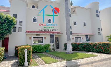 Casa con vista al campo de golf y terraza con jacuzzi