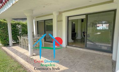 Casa con vista al campo de golf y terraza con jacuzzi