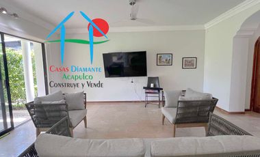 Casa con vista al campo de golf y terraza con jacuzzi