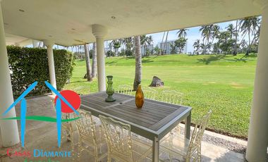 Casa con vista al campo de golf y terraza con jacuzzi