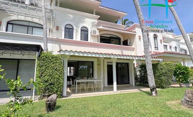 Casa con vista al campo de golf y terraza con jacuzzi