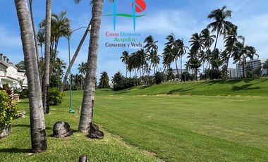 Casa con vista al campo de golf y terraza con jacuzzi