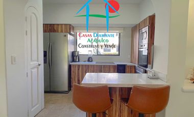 Casa con vista al campo de golf y terraza con jacuzzi