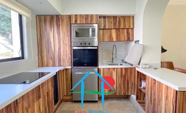 Casa con vista al campo de golf y terraza con jacuzzi