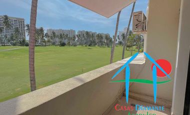 Casa con vista al campo de golf y terraza con jacuzzi