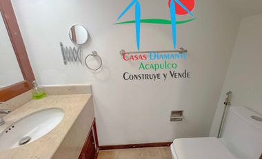 Casa con vista al campo de golf y terraza con jacuzzi