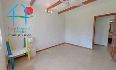 Casa con vista al campo de golf y terraza con jacuzzi