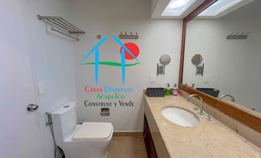 Casa con vista al campo de golf y terraza con jacuzzi