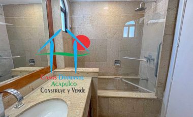 Casa con vista al campo de golf y terraza con jacuzzi