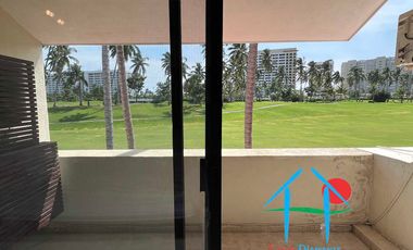 Casa con vista al campo de golf y terraza con jacuzzi