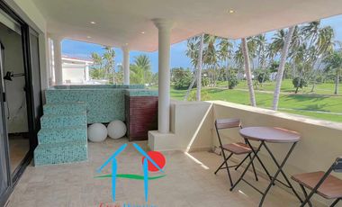 Casa con vista al campo de golf y terraza con jacuzzi