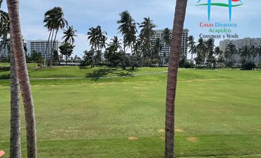 Casa con vista al campo de golf y terraza con jacuzzi