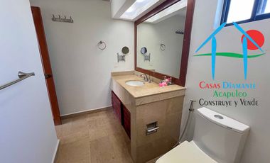 Casa con vista al campo de golf y terraza con jacuzzi