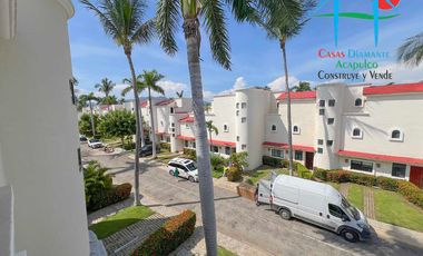Casa con vista al campo de golf y terraza con jacuzzi