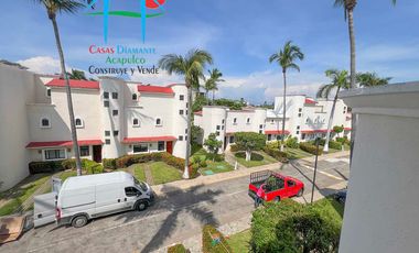 Casa con vista al campo de golf y terraza con jacuzzi