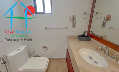 Casa con vista al campo de golf y terraza con jacuzzi