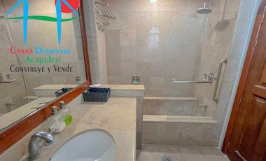 Casa con vista al campo de golf y terraza con jacuzzi