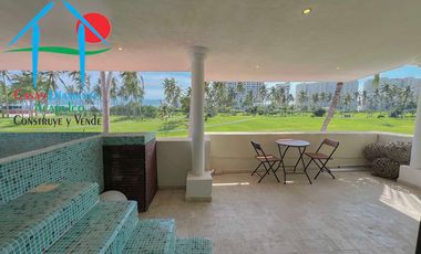 Casa con vista al campo de golf y terraza con jacuzzi