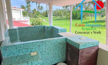 Casa con vista al campo de golf y terraza con jacuzzi