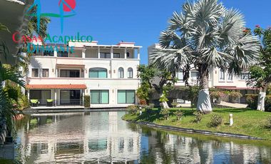 Casa con vista al campo de golf y terraza con jacuzzi