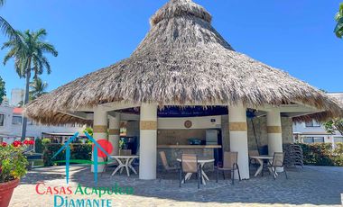 Casa con vista al campo de golf y terraza con jacuzzi