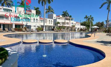 Casa con vista al campo de golf y terraza con jacuzzi