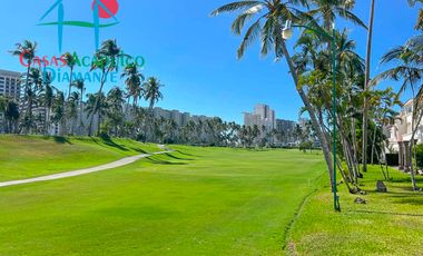 Casa con vista al campo de golf y terraza con jacuzzi