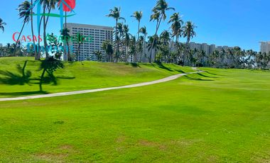 Casa con vista al campo de golf y terraza con jacuzzi