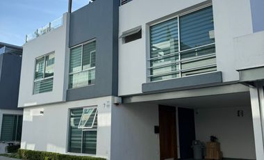 Casa moderna con roof garden en Ciudad Granja | Exclusividad y confort en cada detalle