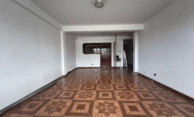 OCASIÓN DPTO DE 130 M², 2DO PISO VISTA CALLE