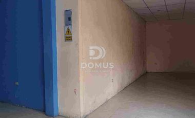 PROPIEDAD RENTERA EN VENTA, ➡️ 3 LOCALES + 1 DEPARTAMENTO, con GARAGE.