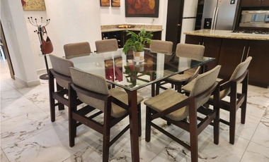 IMPACTANTE CASA EN EL URO