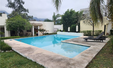 IMPACTANTE CASA EN EL URO