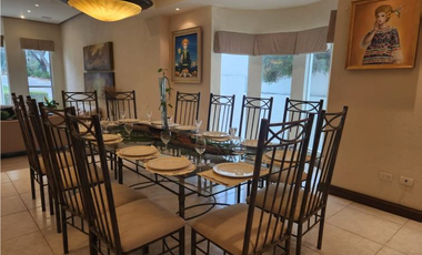 IMPACTANTE CASA EN EL URO