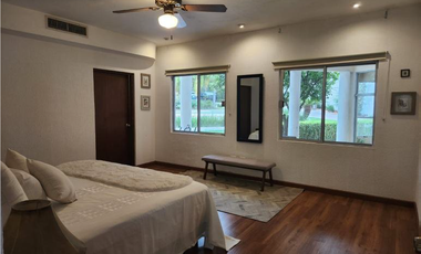 IMPACTANTE CASA EN EL URO