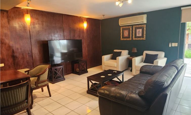 IMPACTANTE CASA EN EL URO