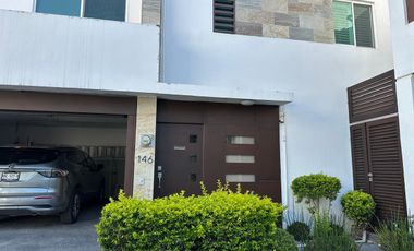 MAGNIFICA CASA EN CERRADAS DE VALLE ALTO