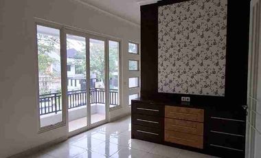 RUMAH DELATINOS BSD BAGUS BERPAGAR ROW JALAN BESAR