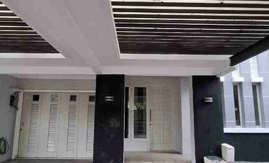 RUMAH DELATINOS BSD BAGUS BERPAGAR ROW JALAN BESAR
