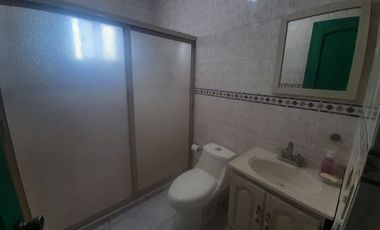 CASA EN RENTA AMUEBLADA Y EQUIPADA EN GUADALUPE, NUEVO LEON, ZONA COL. AZTECA, A 2 MINUTOS DE AV. CONSTITUCION Y MORONES PRIETO, COCHERA AUTOMATIZADA