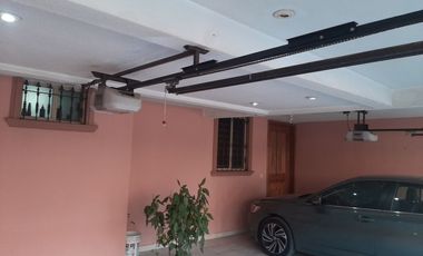 CASA EN RENTA AMUEBLADA Y EQUIPADA EN GUADALUPE, NUEVO LEON, ZONA COL. AZTECA, A 2 MINUTOS DE AV. CONSTITUCION Y MORONES PRIETO, COCHERA AUTOMATIZADA