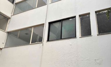 Edificio con 6 departamentos para oficinas/ habitar