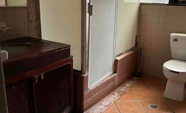 Edificio con 6 departamentos para oficinas/ habitar