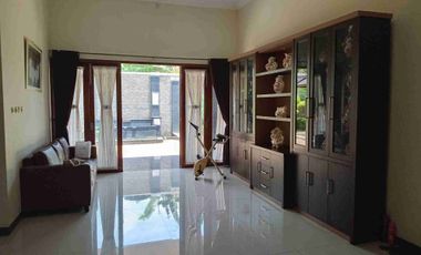 Dijual rumah, SHM ,LT 630m2, LB 378m2 , Full Furnished , water heater, Halaman depan belakang, Gazebo