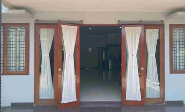 Dijual rumah, SHM ,LT 630m2, LB 378m2 , Full Furnished , water heater, Halaman depan belakang, Gazebo