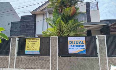 Dijual rumah, SHM ,LT 630m2, LB 378m2 , Full Furnished , water heater, Halaman depan belakang, Gazebo