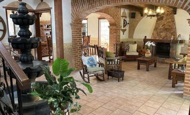 RENTA CASA AMUEBLADA EN EL CENTRO DE TEQUISQUIAPAN, QUERETARO