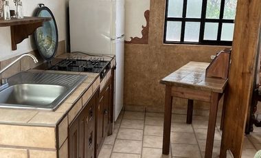 RENTA CASA AMUEBLADA EN EL CENTRO DE TEQUISQUIAPAN, QUERETARO